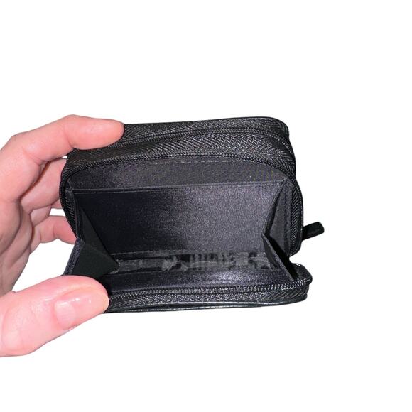 Buxton Genuine Pebbles Leather RFID Wizard Wallet 11 card slots - Black - Picture 6 of 9